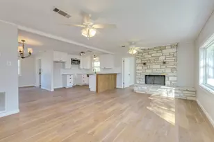 318 S Ave C, Elgin, TX 78621 - Photo 3