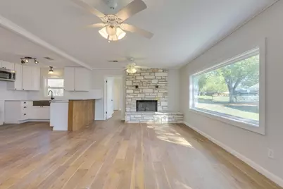 318 S Avenue C, Elgin, TX 78621 - Photo 5