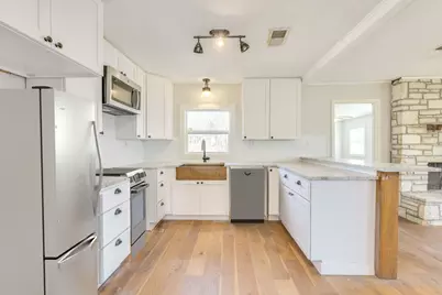 318 S Avenue C, Elgin, TX 78621 - Photo 23