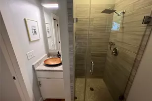 2206 E 9th St, Austin, TX 78702 - Photo 11