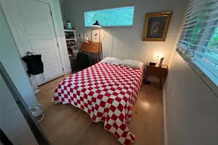 2206 E 9th St, Austin, TX 78702 - Photo 9