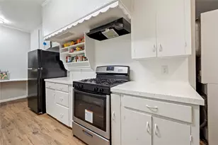 201 W 31st St, Austin, TX 78705 - Photo 17