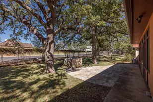 1200 Doe Run Hollow, Fredericksburg, TX 78624 - Photo 23