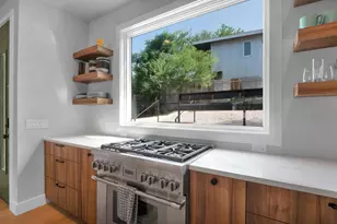 1914 E 8th St, Austin, TX 78702 - Photo 17