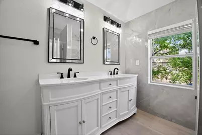 1205 E 9th Street, Austin, TX 78702 - Photo 17