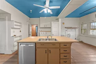 501 E 6th St, Cameron, TX 76520 - Photo 25