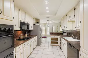 10705 Pinehurst Dr, Austin, TX 78747 - Photo 11