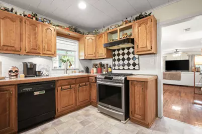 1320 W San Antonio Street, Lockhart, TX 78644 - Photo 13