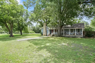 1320 W San Antonio Street, Lockhart, TX 78644 - Photo 5