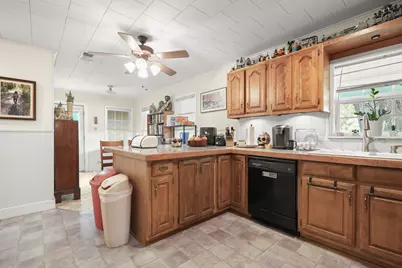 1320 W San Antonio Street, Lockhart, TX 78644 - Photo 11