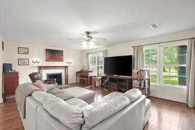 1320 W San Antonio Street, Lockhart, TX 78644 - Photo 11