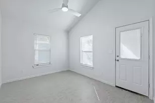 105 Riverside Dr, San Marcos, TX 78666 - Photo 9