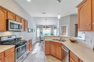 310 Stewart Dr, Hutto, TX 78634 - Photo 7