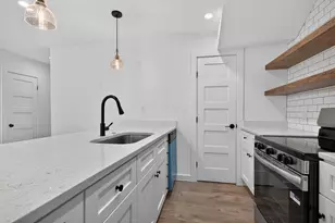 2124 Burton Dr, Austin, TX 78741 - Photo 3