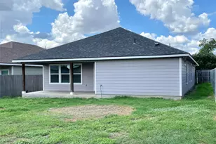 450 S Leon St, Giddings, TX 78942 - Photo 23