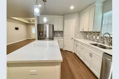 450 S Leon Street, Giddings, TX 78942 - Photo 7