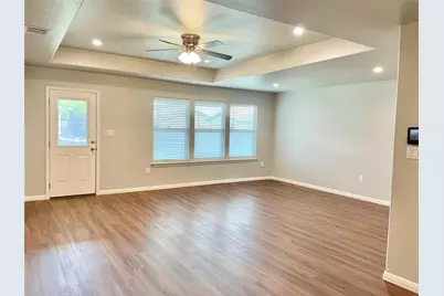 450 S Leon Street, Giddings, TX 78942 - Photo 11