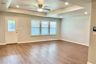450 S Leon St, Giddings, TX 78942 - Photo 11