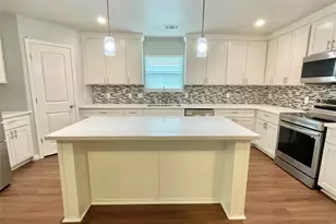 450 S Leon St, Giddings, TX 78942 - Photo 9