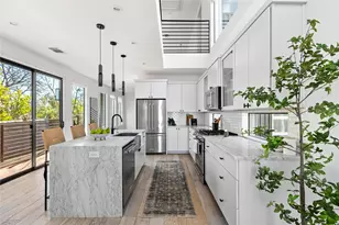 2804 E 22nd St, Austin, TX 78722 - Photo 3