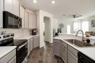 1911 Prickly Pear Dr, Bastrop, TX 78602 - Photo 9