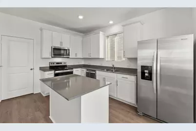 109 Green Berets Bend, Jarrell, TX 76537 - Photo 5