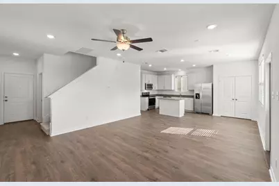 109 Green Berets Bend, Jarrell, TX 76537 - Photo 9