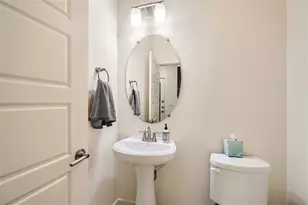 2917 Stock Dr W, Austin, TX 78741 - Photo 7