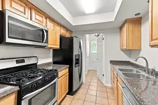 6806 Lunar Dr, Austin, TX 78745 - Photo 9