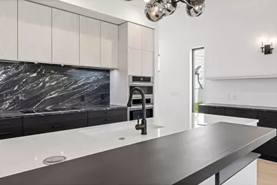 201 Custers Last Stand, Horseshoe Bay, TX 78657 - Photo 11