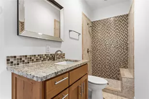 1200 E 11th St, Austin, TX 78702 - Photo 11