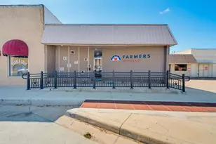 123 W Cameron Ave, Rockdale, TX 76567 - Photo 1