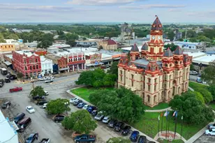 708 W Prairie Lea St, Lockhart, TX 78644 - Photo 5