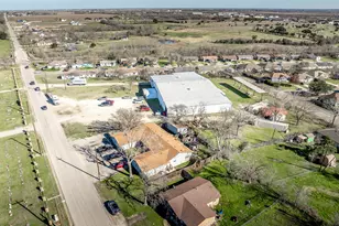 410 Old Thorndale Rd, Taylor, TX 76574 - Photo 3