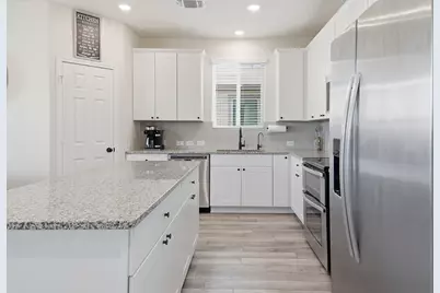 408 Bedford Falls Lane, Jarrell, TX 76537 - Photo 7