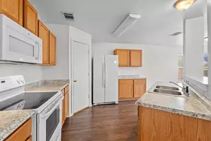 18224 Canopy Ln, Manor, TX 78653 - Photo 9