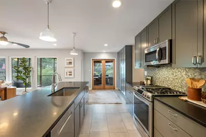 6812 Pioneer Place, Austin, TX 78757 - Photo 9