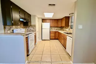 1310 Ray Berglund Blvd, Round Rock, TX 78664 - Photo 7