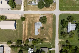 325 E Bell St, Bartlett, TX 76511 - Photo 3