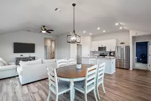 716 Sassafras St, Hutto, TX 78634 - Photo 9