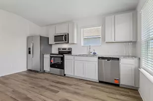 152 Sleep Holw, Jarrell, TX 76537 - Photo 5