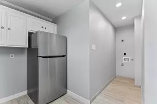 2700 E East Side Dr, Austin, TX 78704 - Photo 9