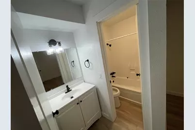 2410 Longview Street #206, Austin, TX 78705 - Photo 9
