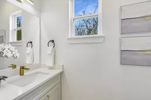 2006 S L Davis Ave, Austin, TX 78702 - Photo 9