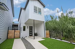 2006 S L Davis Ave, Austin, TX 78702 - Photo 1