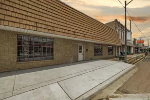 106 W Cameron Ave, Rockdale, TX 76567 - Photo 5