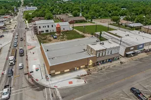 106 W Cameron Ave, Rockdale, TX 76567 - Photo 3