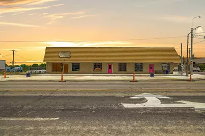 106 W Cameron Avenue, Rockdale, TX 76567 - Photo 15