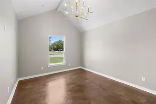 506 N Waco St, Giddings, TX 78942 - Photo 11