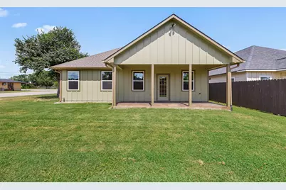 506 N Waco Street, Giddings, TX 78942 - Photo 15
